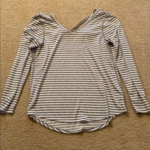 Women’s medium striped long sleeve shirt